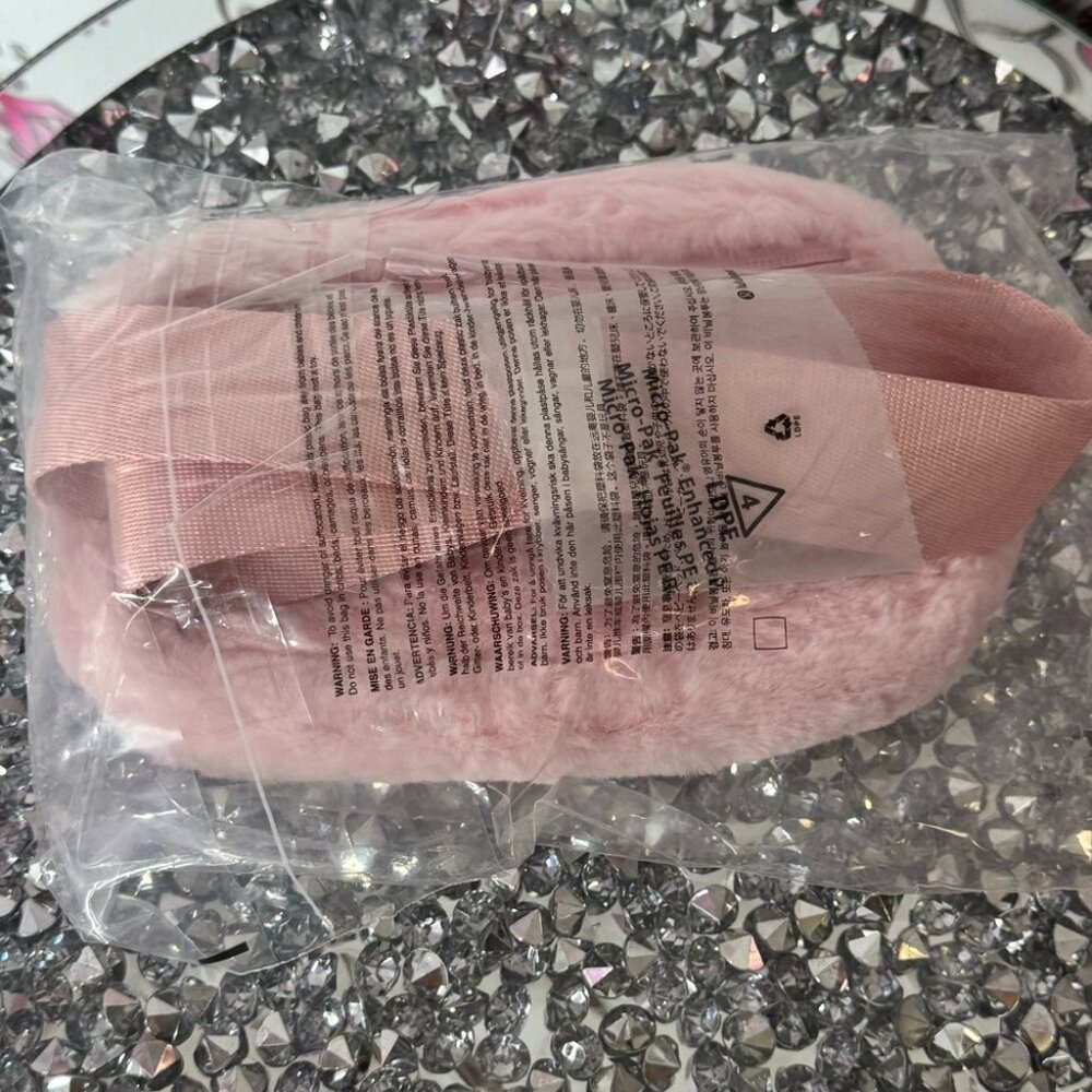 Lululemon Everywhere Belt Bag Plush Fleece strawberry milkshake furry fuzzy - Picture 8 of 10